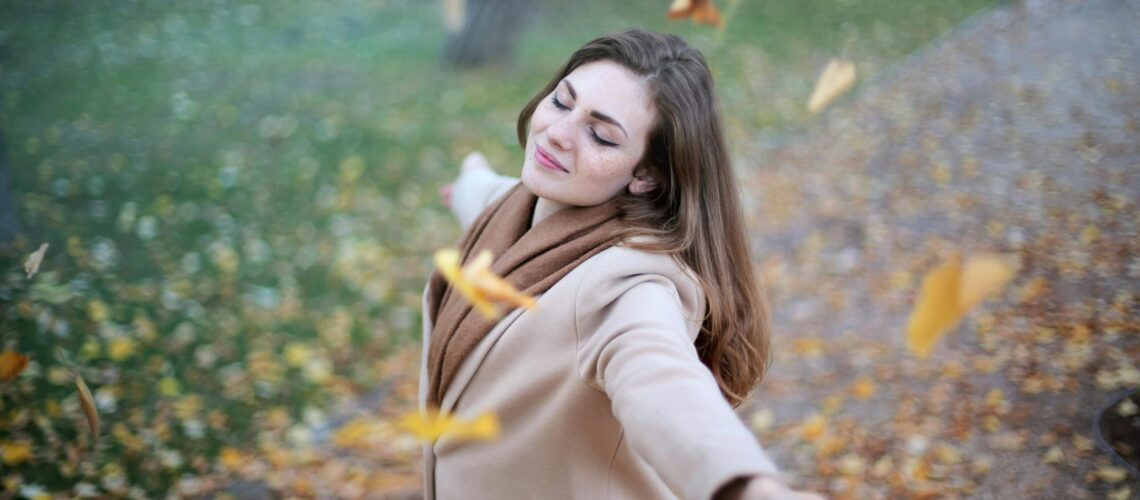 Virginie Verdois - Psychologue - Femme heureuse - bien être - vie positive - profiter - amour - bonheur - sérénité